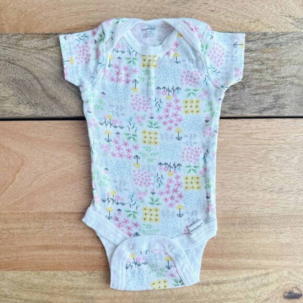 $2 Gerber Onesies white floral baby bodysuit 0-3m